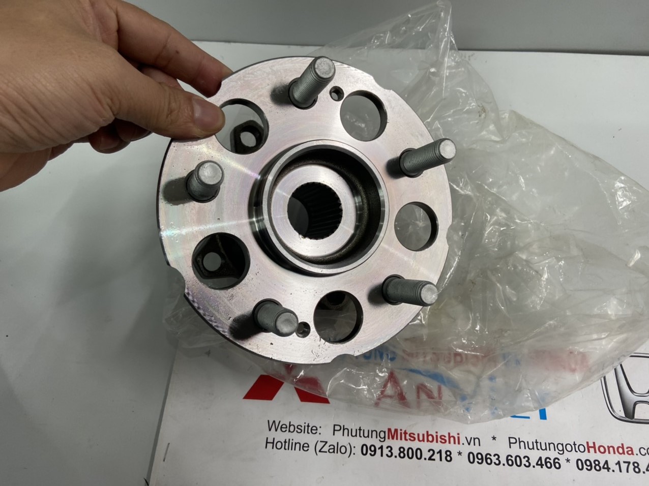 Bi moay ơ sau xe Honda ACURA